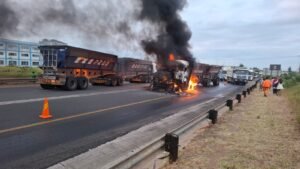 Um ferido em acidente envolvendo três...