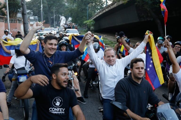 Uma liberdade frágil para os presos políticos libertados na Venezuela