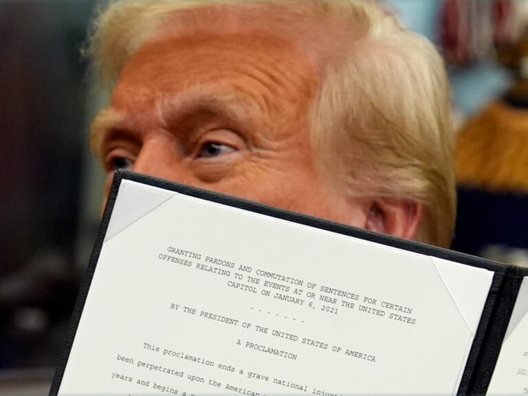 Um perdão por um preço? Como Donald Trump reinventou a clemência presidencial