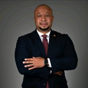 Restos mortais de Comiche vão hoje a...