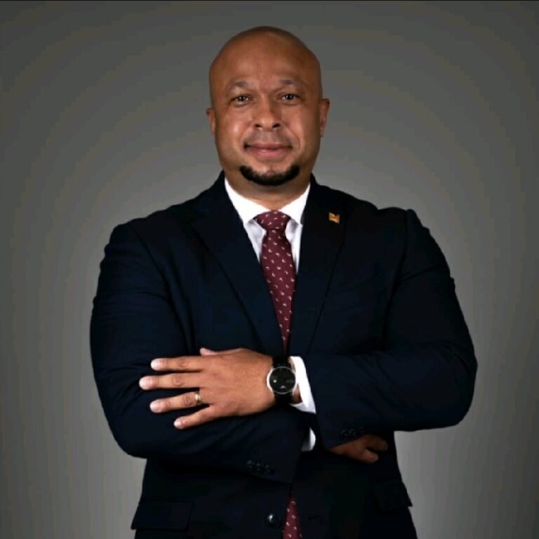 Restos mortais de Comiche vão hoje a…