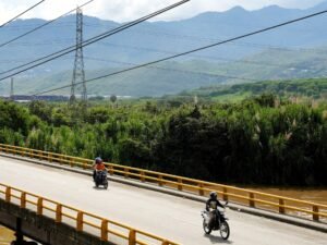 Equador aumenta tarifas sobre importações colombianas para 50% a partir de 1º de março