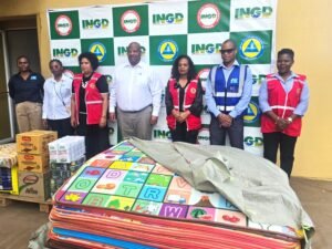 INSS entrega 40 toneladas de produtos para...