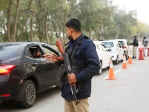 Paquistão diz que não há diálogo com o Afeganistão enquanto os ataques persistem