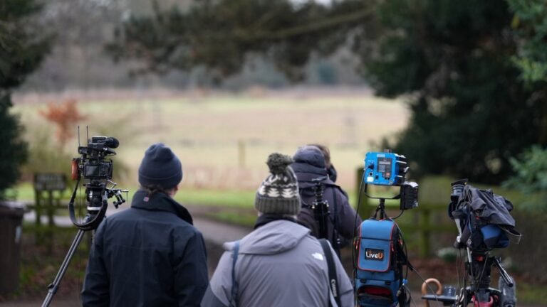 Polícia revista a antiga casa do ex-príncipe Andrew um dia após sua prisão