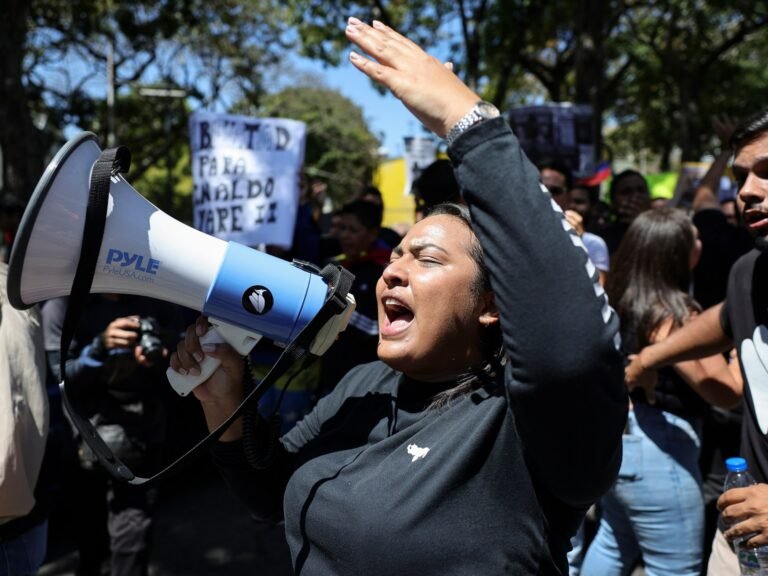 Manifestantes marcham na Venezuela enquanto Assembleia Nacional avalia projeto de anistia