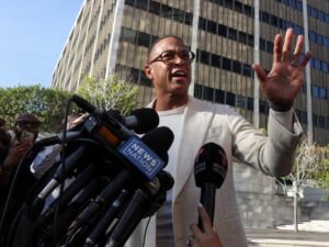 Administração Trump cobra mais 30 pessoas por protesto na igreja de Minnesota