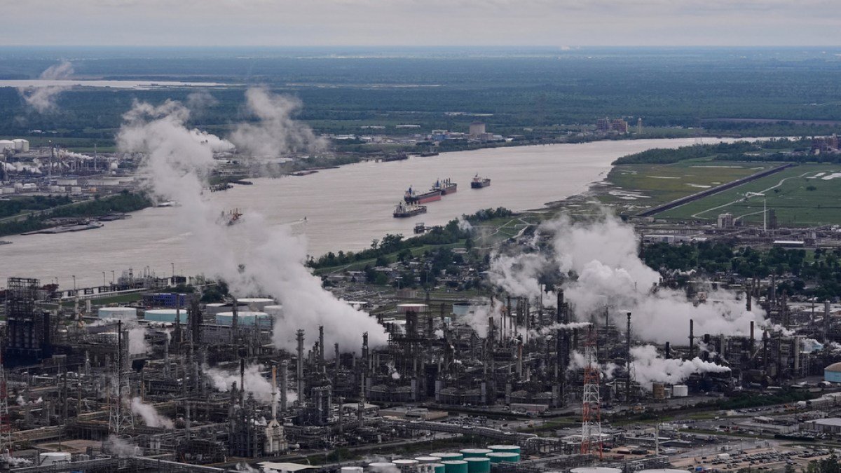 Trump revokes US scientific finding behind climate change regulations