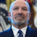 O secretário de Comércio dos EUA, Lutnick, minimiza os laços com Epstein em meio a pedidos de demissão