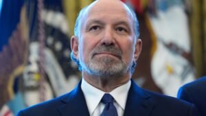 O secretário de Comércio dos EUA, Lutnick, minimiza os laços com Epstein em meio a pedidos de demissão