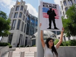 Juiz dos EUA diz que Kilmar Abrego Garcia, deportado injustamente, não pode ser detido novamente