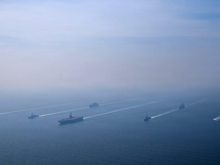 EUA renovam ameaça de ação militar enquanto Irã e Rússia anunciam exercícios navais