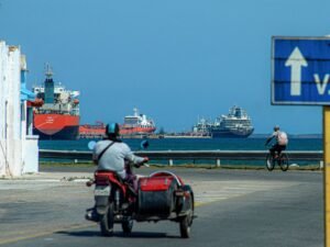 EUA permitirão vendas de petróleo venezuelano a Cuba à medida que o alarme cresce no Caribe