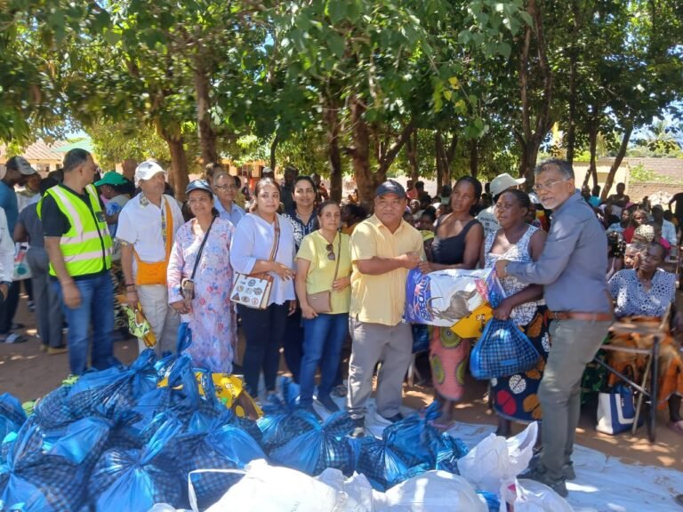 Índia doa alimentos a famílias afectadas…