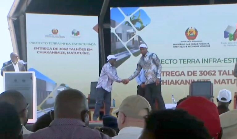 Chapo acaba de entregar terrenos…