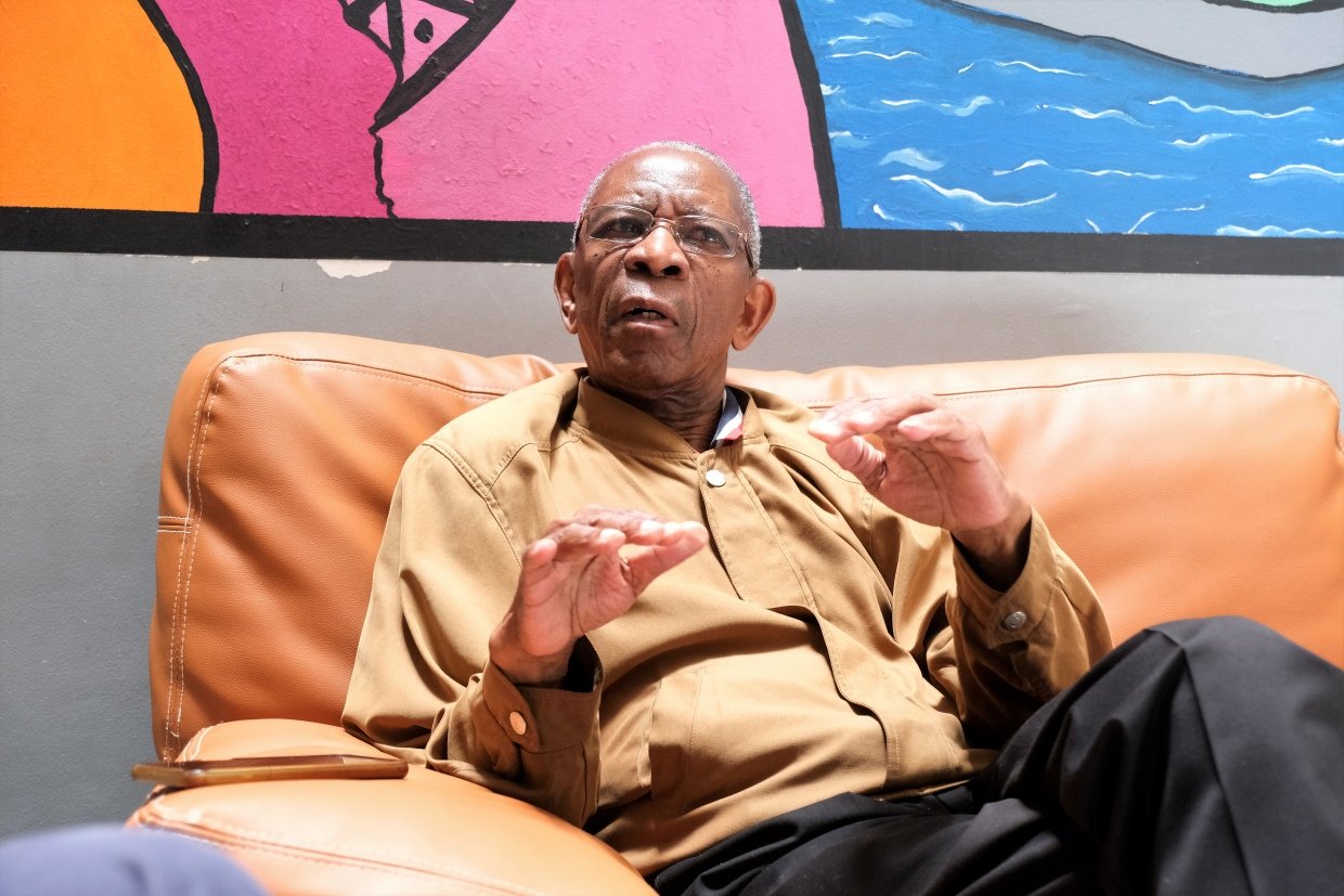 MÉDICO E ESCRITOR ALDINO MUIANGA: É...