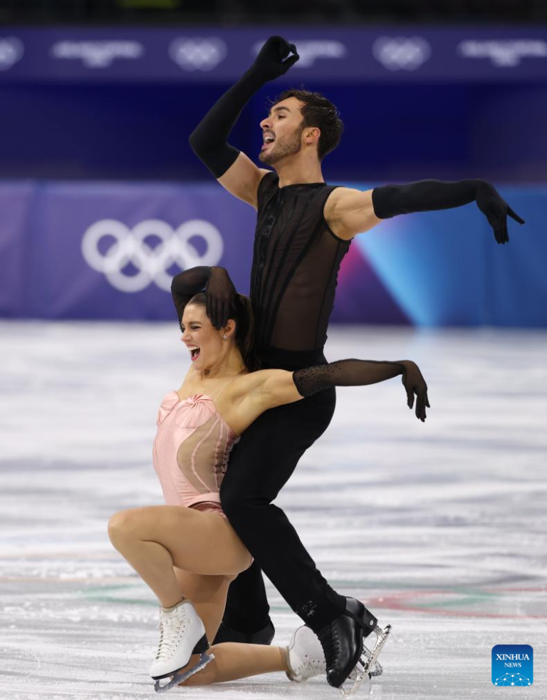 Dupla francesa lidera dança no gelo no Milan-Cortina