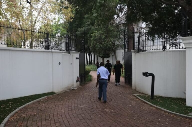 ÚLTIMA HORA: Trabalhador baleado na casa de Mugabe em Johanesburgo