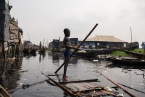 ‘Classismo da era colonial’: moradores criticam demolições em Makoko, na Nigéria