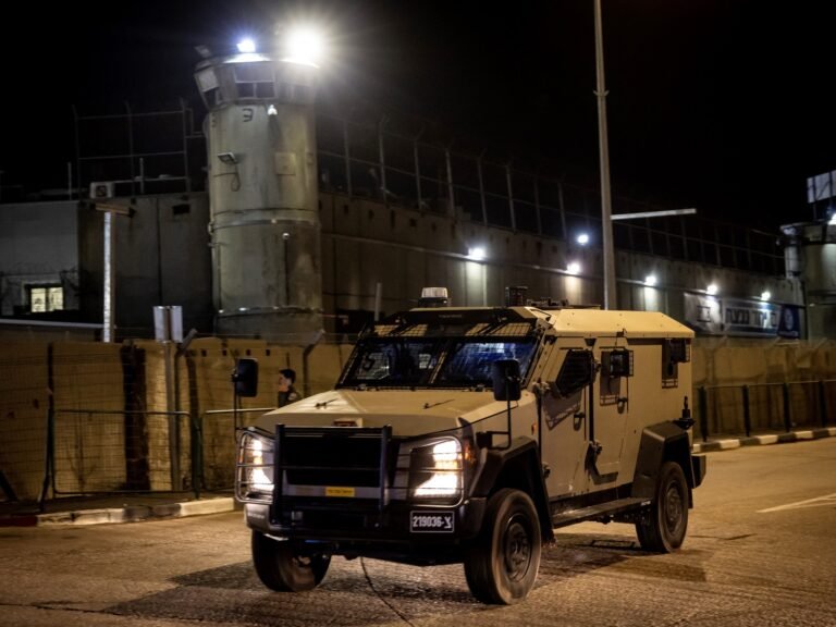 ‘Tortura, ameaças, estupro’: jornalistas palestinos detalham abusos na prisão israelense