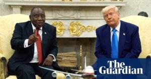 Presidente da África do Sul chama política de Trump de oferecer refúgio a africanos brancos de ‘racista’