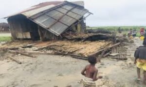 Chuvas deixam idosa ferida e duas mil…