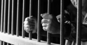 SERNIC detém homem suspeito de matar quatro familiares após disputa por mel em Inhambane