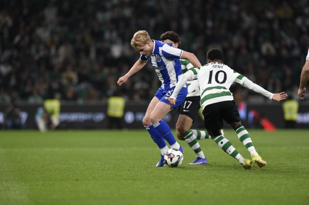 Geny em vantagem na luta pela final da Taça...