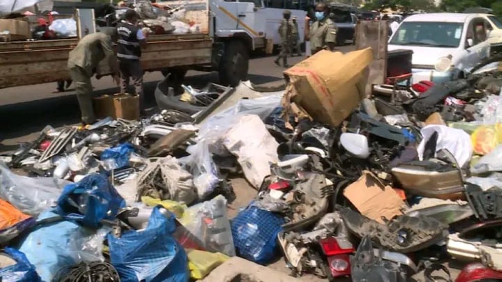 Apreendidas 70 toneladas de acessórios de...