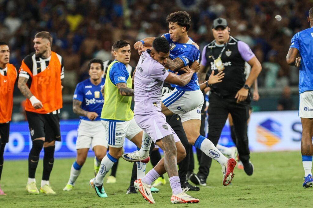 BRASIL: JOGO ENTRE CRUZEIRO E ATLÉTICO...
