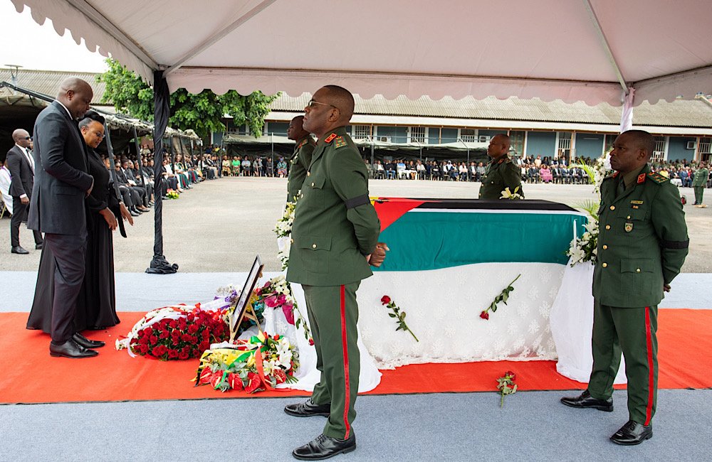 PR nas exéquias do General Lázaro Menete -...