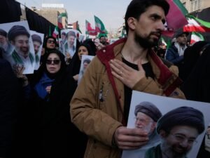 Autoridades do Irã alertam contra protestos enquanto Israel ameaça forças Basij