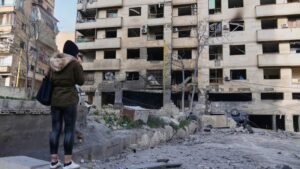 Israel destrói ponte no Líbano e ameaça devastação à escala de Gaza