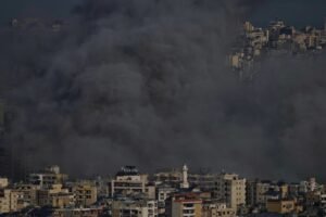 Forças israelenses bombardeiam hotel em Beirute e prédio residencial no leste do Líbano