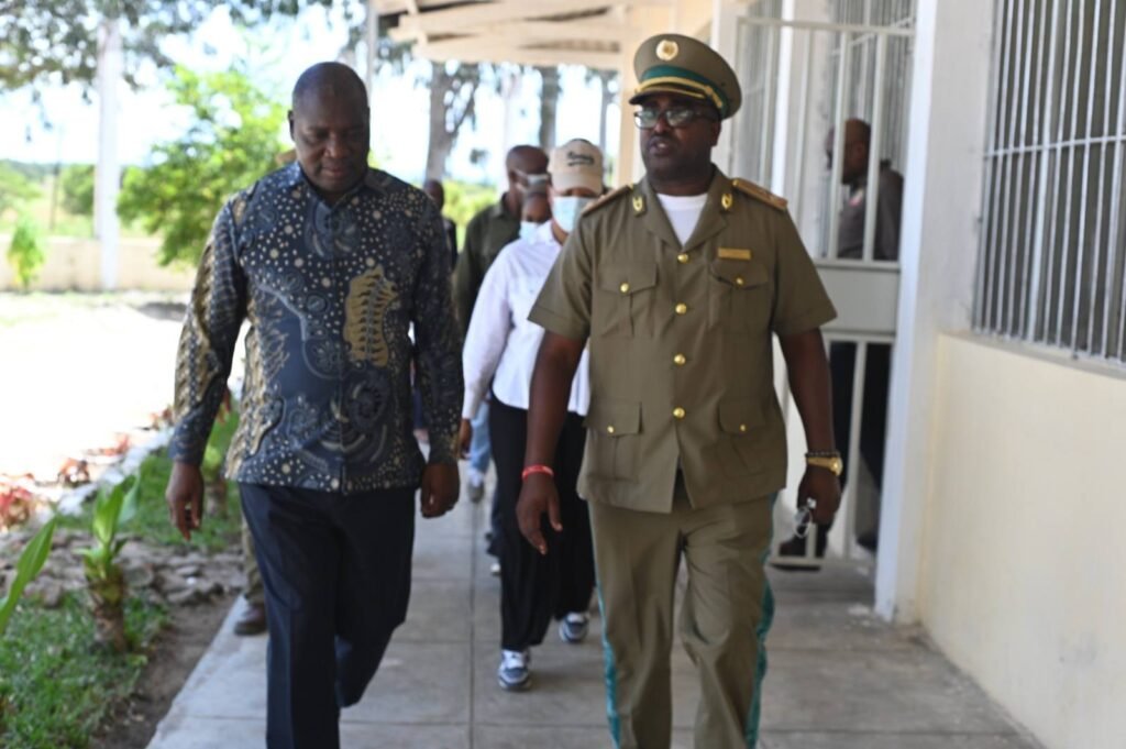 Recapturados 10 reclusos evadidos do...