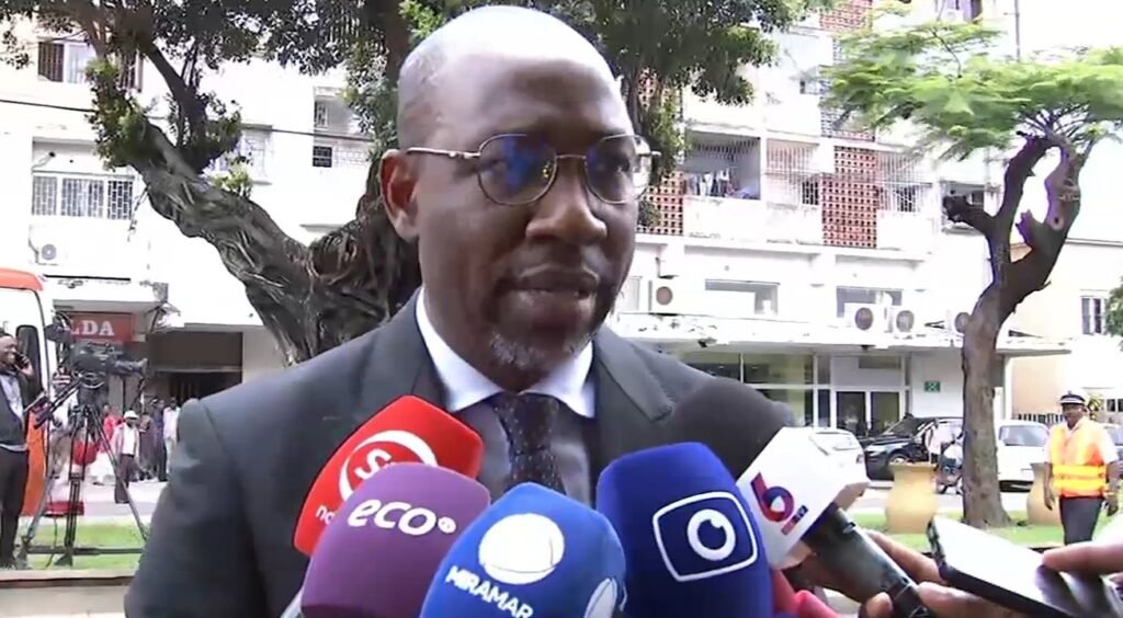 Matlombe suspende quatro concursos da Agência...