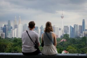 Malásia toma medidas para endurecer regras para expatriados, aumentando temores de fuga de talentos