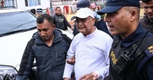 Ex-primeiro-ministro do Nepal, Oli, detido por suposto papel na repressão mortal de protestos