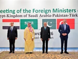 Paquistão mantém ‘ato de equilíbrio delicado’ enquanto sedia negociações com o Irã