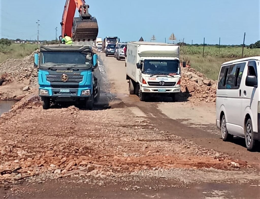 Reaberto tráfego nos dois sentidos no troço...