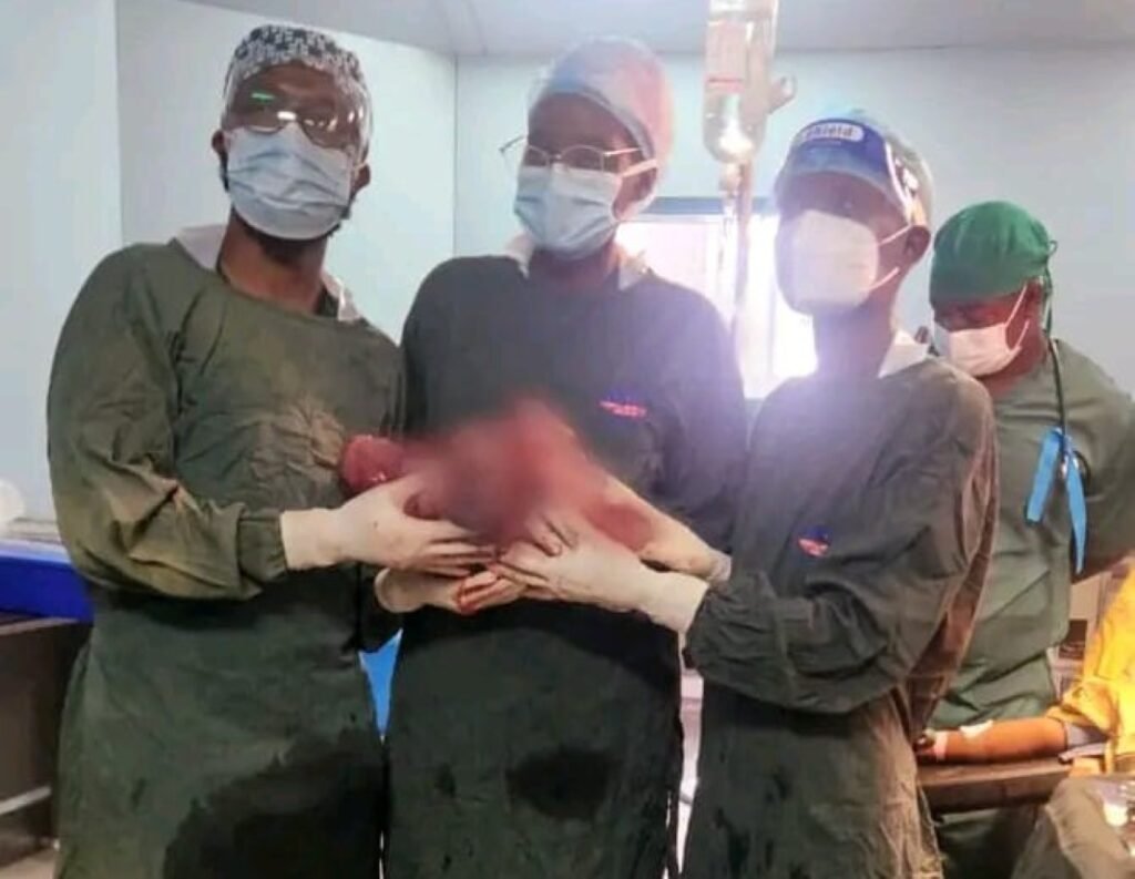 QUELIMANE: Médicos removem tumor de oito...