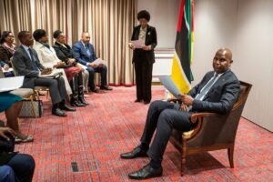 Chefe do Estado ausculta preocupações da…