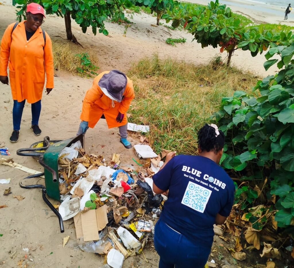 Proliferação de lixo preocupa na praia da...