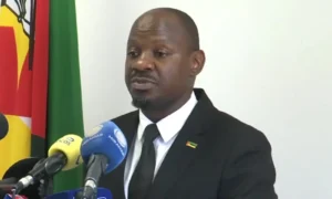 Governo estende idade de aposentação obrigatória