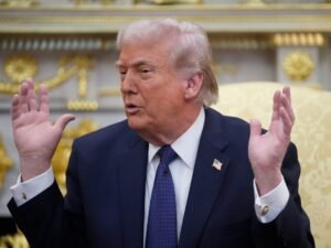 ‘Pior cenário’: Trump pondera substituir Khamenei como líder do Irão