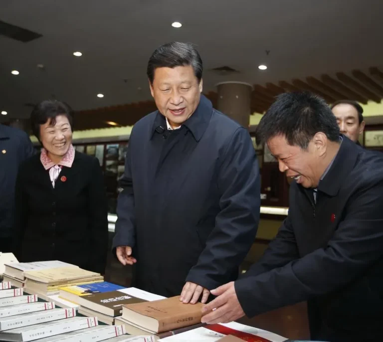 Lendo o mundo e criando pontes entre culturas: a história de Xi com os livros.