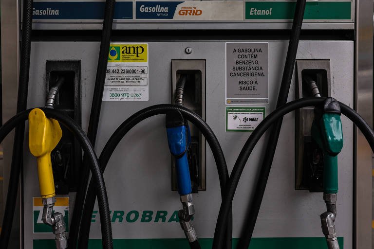 Governo publica decreto com subvenção de R$ 0,44 por litro na gasolina