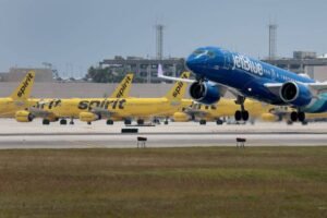 Aéreas de baixo custo dos EUA correm para expandir operações após fim da Spirit Airlines