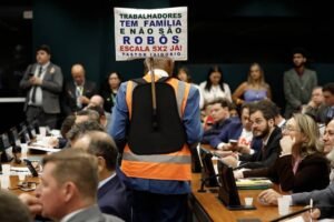 Escala com dois dias de folga é rara até em países com jornada menor, diz pesquisa