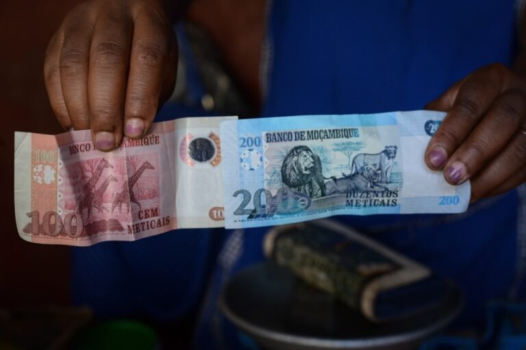 Salário mínimo em Moçambique sobe entre 3% e 9% e reacende debate sobre custo de vida